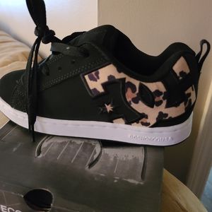 Size 5 DCShoes Court GraffikSE with Leopard Print